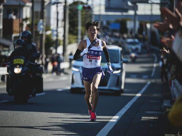 箱根駅伝で4区を走る花尾恭輔　©Yuki Suenaga