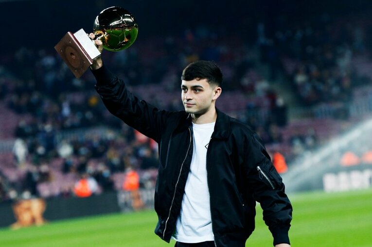 久保建英vsバルサがW杯イヤーのリーガ初戦… 年末の試合で見た「タケの身体の進化」と新星たちの奮起〈撮影者の視点〉(4)