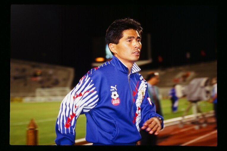 1995年ワールドユース選手権でU-20日本代表コーチを務め、松田を指導した山本昌邦（現JFA技術委員長）©️J.LEAGUE
