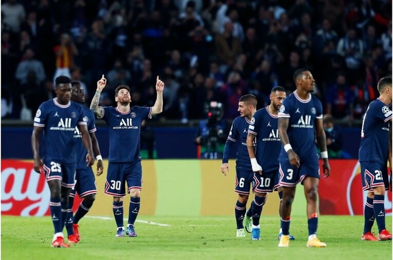 「PSGメッシ」の初得点と“FKの壁で寝転び”、ネイマールとの友情を撮った… 18歳のバルサ新10番ファティも復活〈激写〉(49)