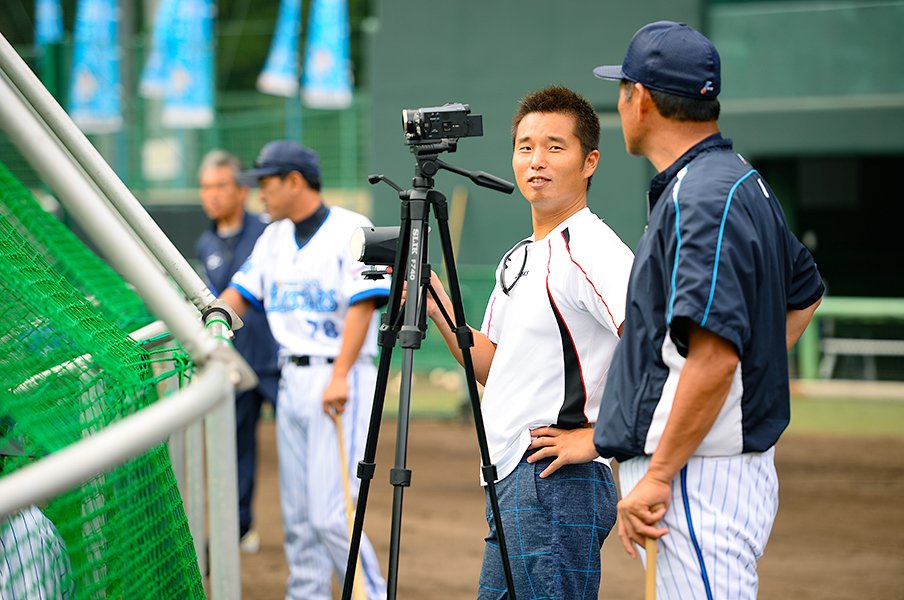 DeNA球団社長時代の池田純が、自腹で自宅にブルペンを作った理由。<Number Web> photograph by Sports Graphic Number