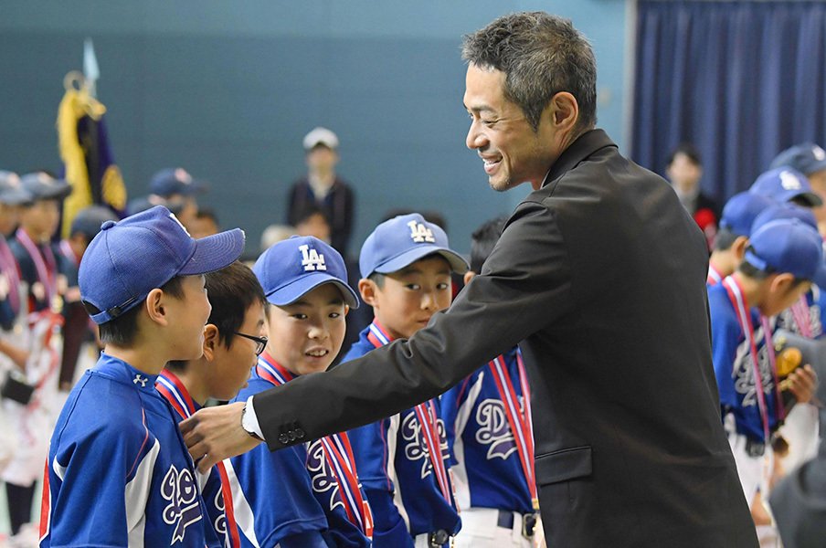 イチロー日本復帰説は本当なのか。「3年前以上の覚悟を持って待つ」<Number Web> photograph by Kyodo News