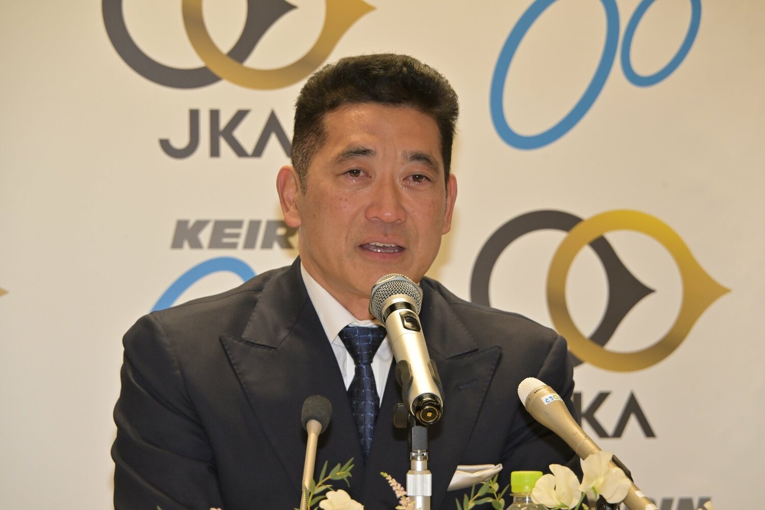 昨年12月の引退会見では涙を流すこぼすシーンも　©︎JKA