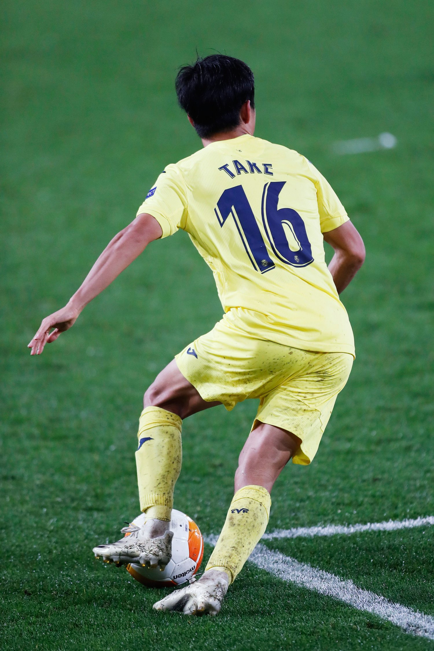 相手を引き付けての巧みなドリブルから……©Daisuke Nakashima