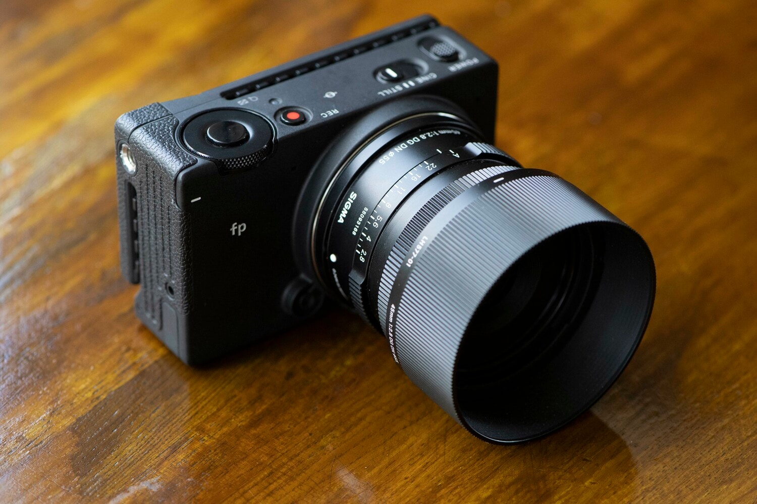 高梨の愛機のひとつ『SIGMA fp』