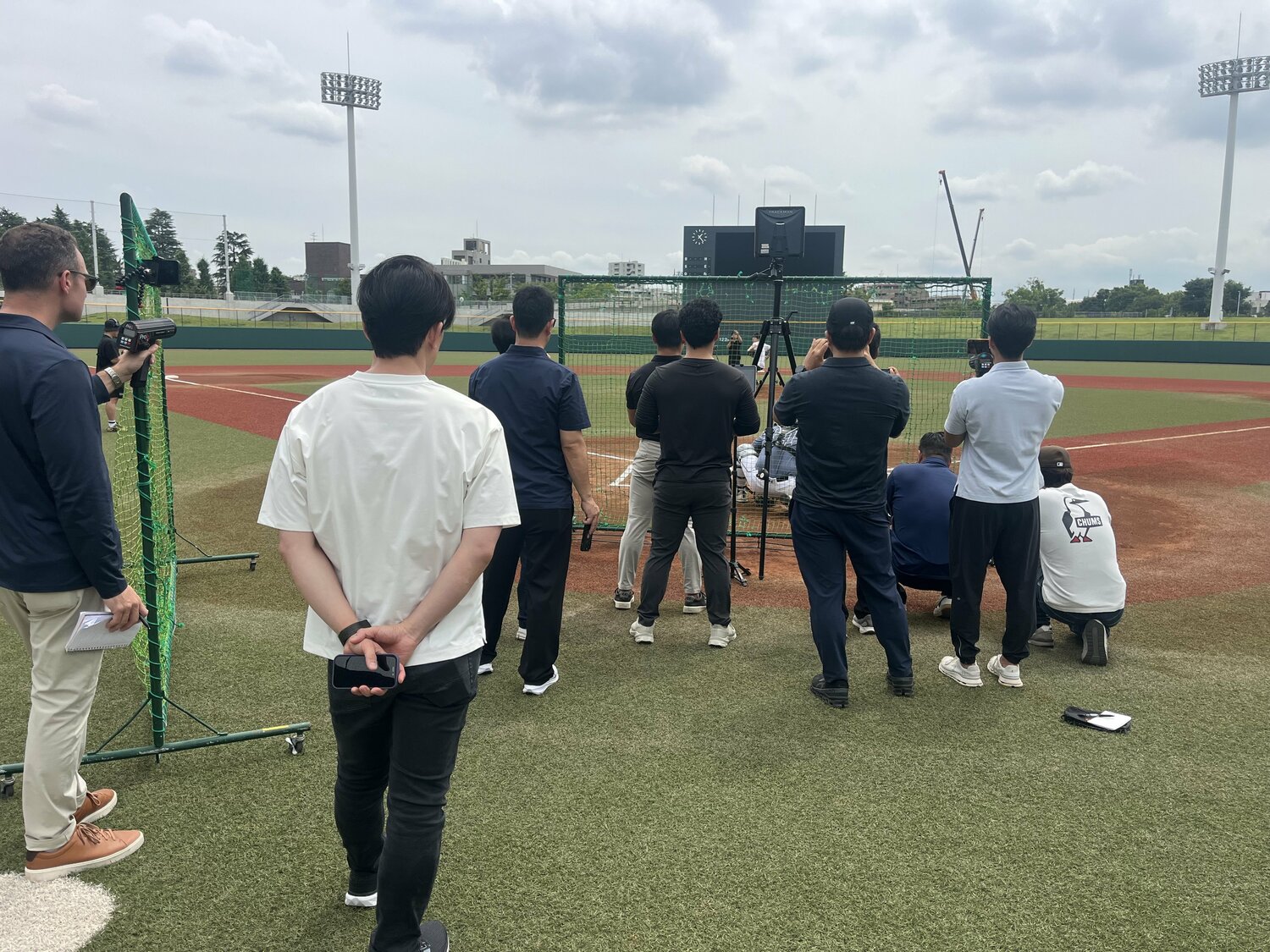 宮内の投球を熱心に見つめるMLBスカウトたち　©︎Norifumi Nishio