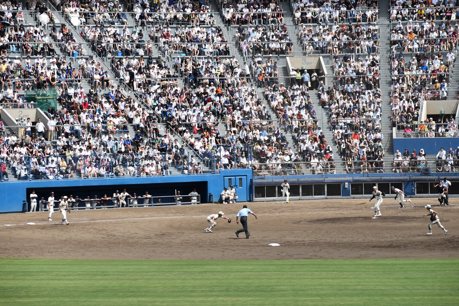 今夏の千葉大会3回戦、銚子商と習志野の伝統の一戦には大観衆が声援を送ったが　©JIJI PRESS