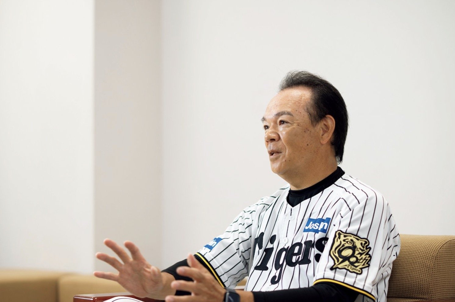 長嶋が見守る中、引退式を行った和田は「同郷と言うのが失礼なぐらい」と恐縮し「最後の日が同じでよかった」と憧れの存在への熱い思いを吐露した　©Tadashi Hosoda