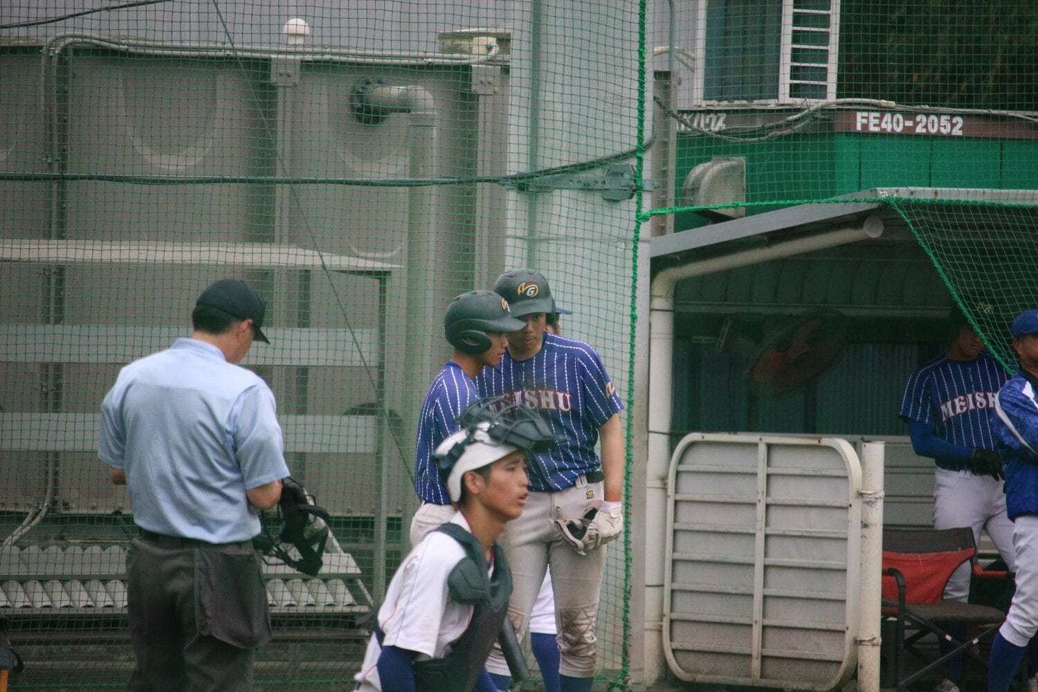 監督の伝言をチームメイトに伝える李  ©Yu Takagi