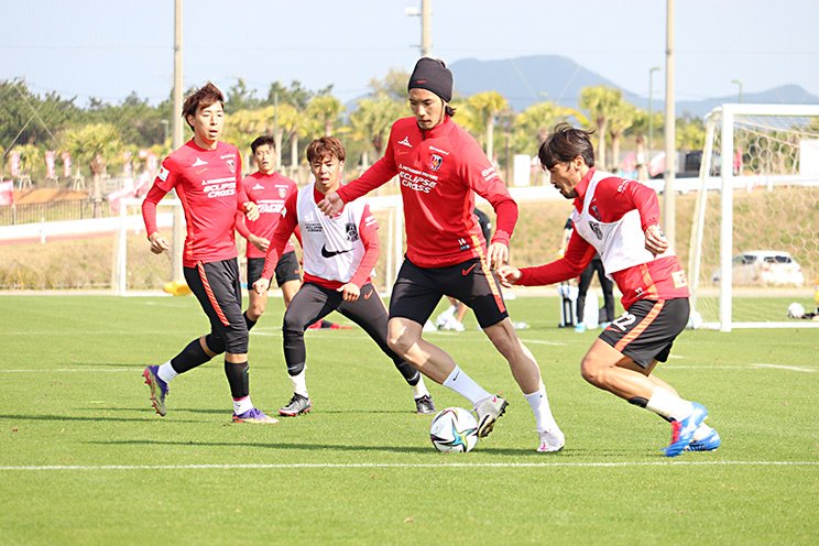 杉本建勇、阿部勇樹といった選手たちも定位置確保へしのぎを削っている©URAWA REDS