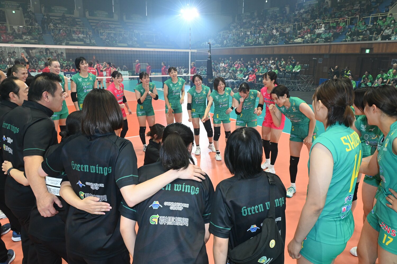 日本代表選手を擁するNECレッドロケッツ川崎に敗れたものの、群馬グリーンウイングスは大声援の前で堂々たるプレーを見せた　©︎SV.LEAGUE