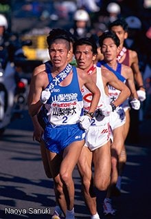 中村祐二 Yuji Nakamura
'70年4月29日、熊本県生まれ。球磨農業高を卒業後、社会人を経て山梨学院に入学。箱根4年間の成績は3区1位、1区1位、4区途中棄権、2区1位。3年時はマラソンで世界選手権に出場。