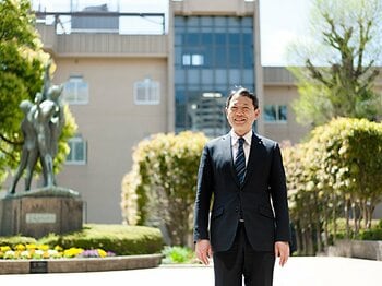 超進学校・日比谷の文武両道とは。自らも部活顧問を続ける校長の理想。＜Number Web＞ photograph by Wataru Sato