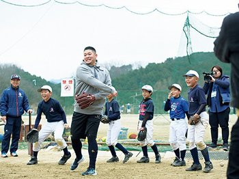 筒香嘉智、MLB1年目に迷いはない。「バット1本だけ持って勝負しに」＜Number Web＞ photograph by Hirofumi Kamaya