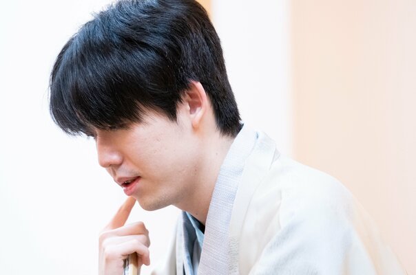 名人・藤井聡太23歳は“完璧な将棋”をあえて捨てているのか「天才は元に戻れないです」”面白い将棋”への変化と苦悩とは…佐藤天彦九段が推察
