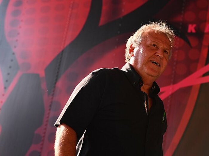 鹿島帰還のジーコが求める自覚。見守り刺激を与える「七味唐辛子」。＜Number Web＞ photograph by J.LEAGUE