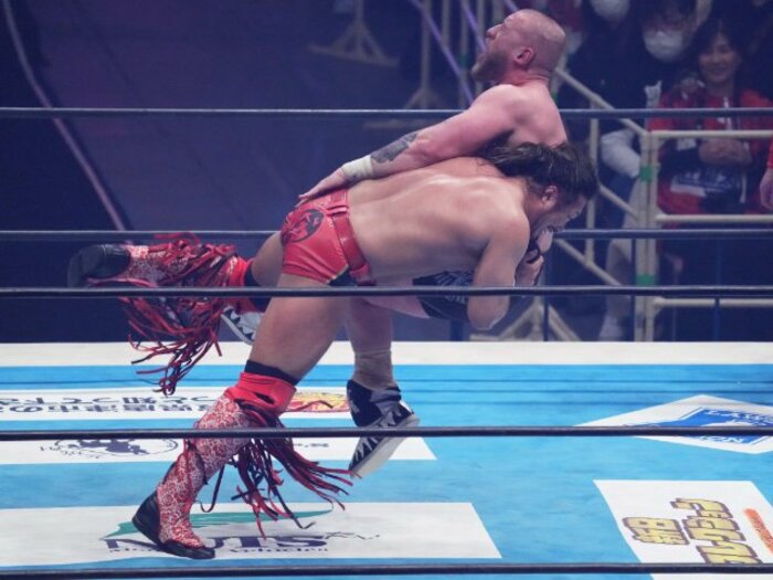 壮絶ダブルKOにファン熱狂「あの日のヤングライオン」辻陽太とゲイブ・キッドが“新日本プロレスの中心”になるまで「昭和の名勝負数え唄のように…」＜Number Web＞ photograph by Essei Hara