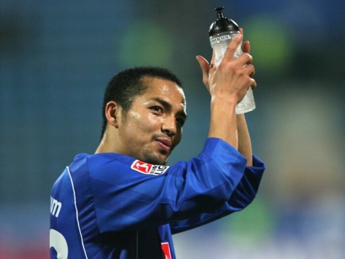 浅野拓磨のボーフム移籍で甦る13年前の記憶…坊主頭の日本人が観衆を魅了した1本のダイレクトパス<Number Web> photograph by Getty Images