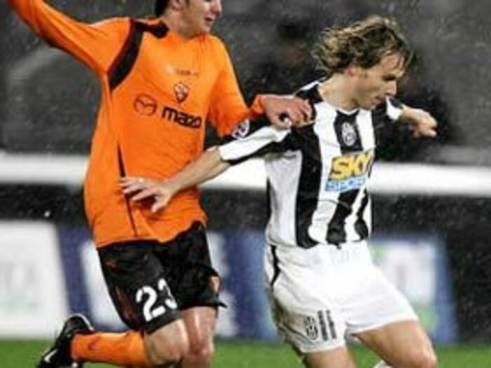 空洞化するスタジアム。＜Number Web＞ photograph by Getty Images/AFLO