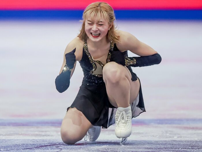 「泣いても泣いても…」坂本花織が世界選手権2位で抱えた“悔しさの正体”…過去にもあった「屈辱的」な敗北からの復活劇<Number Web> photograph by JIJI PRESS