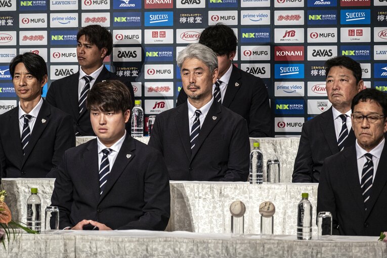 帰国会見の様子。休む間もなくロッテの新監督としてペナントレースに挑む　©︎Takuya Sugiyama