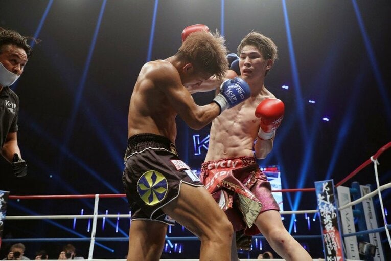 決勝では朝久裕貴に勝利し新チャンピオンに　©K-1