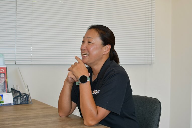 インタビューに答える現在の佐伯美香さん　©NumberWeb