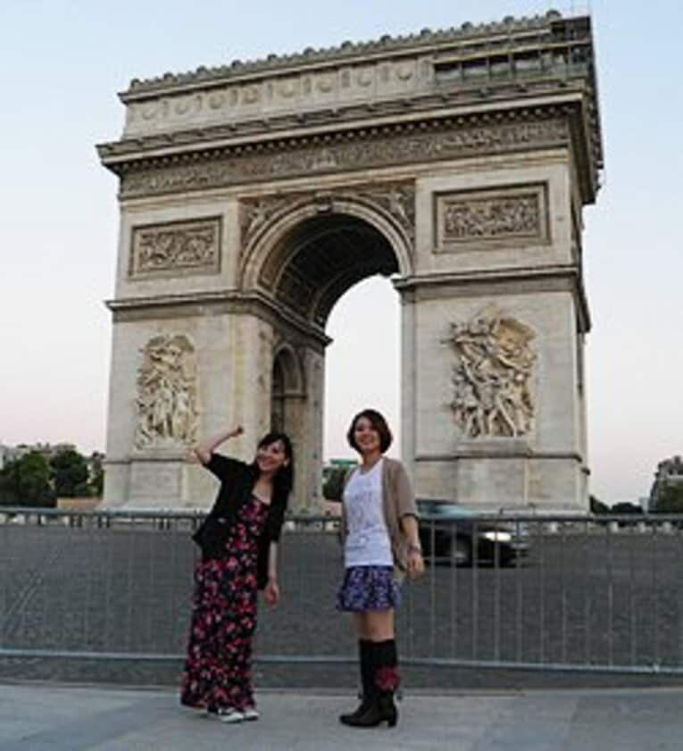 短い滞在時間でしたがシッカリ名所は回りました！　早朝のパリの空気とカフェを満喫した2人。