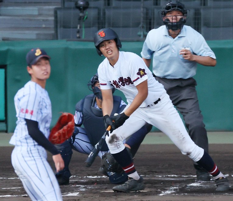 昨夏の交流試合（8月17日）で白樺学園と対戦した山梨学院。8ー3で勝利　©JIJI PRESS