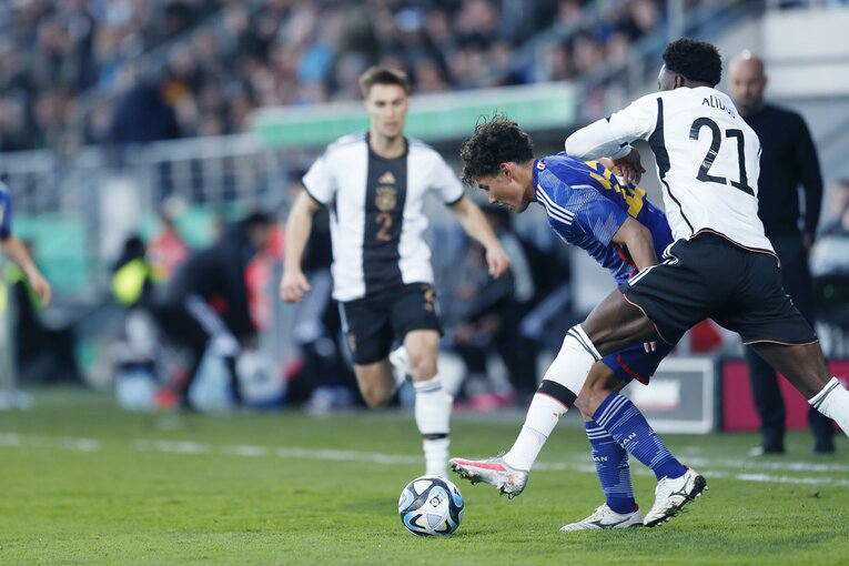 「CLやELに出ているドイツ有望株のフィジカルに負けず…」パリ世代日本代表を撮って感じた“肉体とハートの充実ぶり”(19)