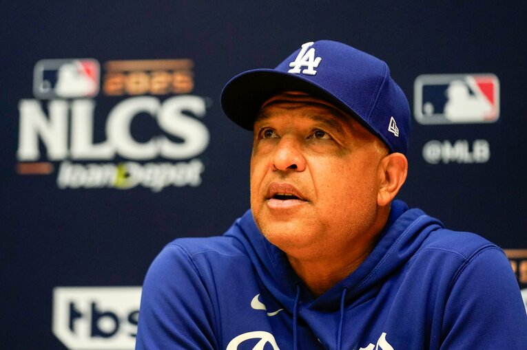 ドジャースのデーブ・ロバーツ監督。その独特な采配はしばしば議論の対象となっている　©Getty Images