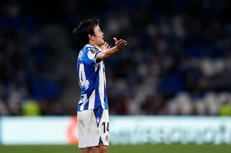 久保建英がELで味わった「先発落ち→敗退」での怒り・悲しみを撮った「タケ！と不調ソシエダサポが期待したが…」〈代表合流前にゴール〉(50)