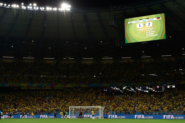2014年ブラジルW杯準決勝、ブラジルvsドイツのスコアはあらためて説明するまでもないだろう　©Takuya Sugiyama/JMPA