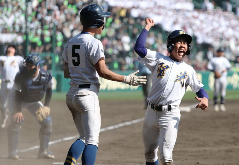今大会の初戦を延長サヨナラで制し、勝負強さを見せた聖光学院　©JIJI PRESS