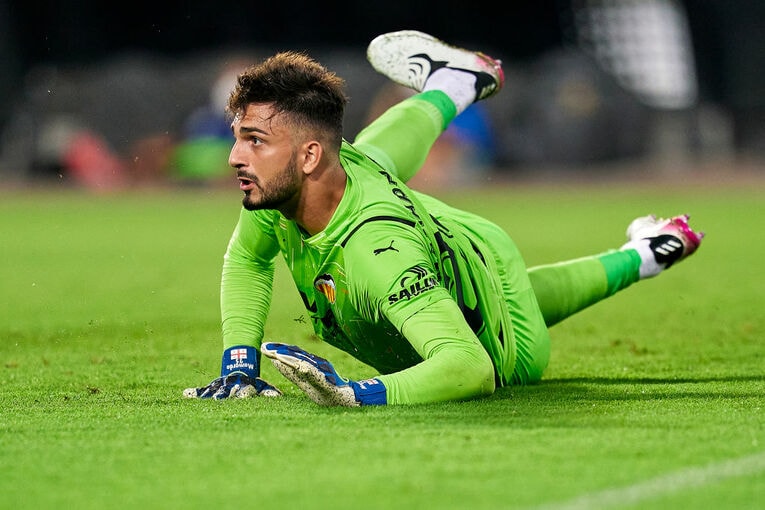 開幕戦ではスタメンに抜擢され、好セーブを連発。ミスもあるが今後の成長が期待される©Getty Images