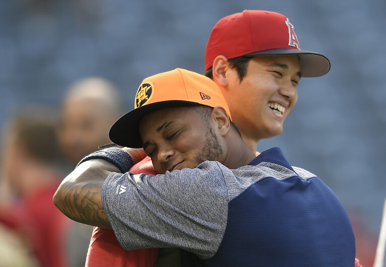 大谷と幸せそうな表情でハグするマルドナド。メジャー1年目の大谷にもフレンドリーだった（写真は2018年）　©Getty Images