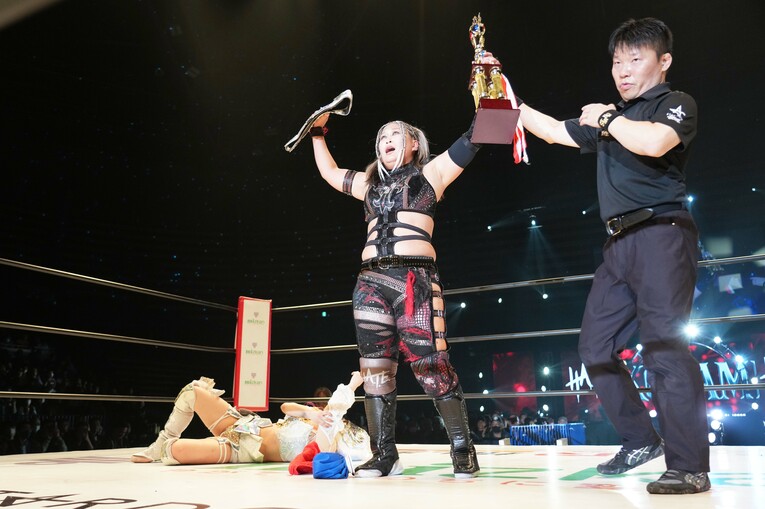 小波に敗れ、白いベルトを失ったスターライト・キッド。2025年11月3日、大田区総合体育館　©Essei Hara