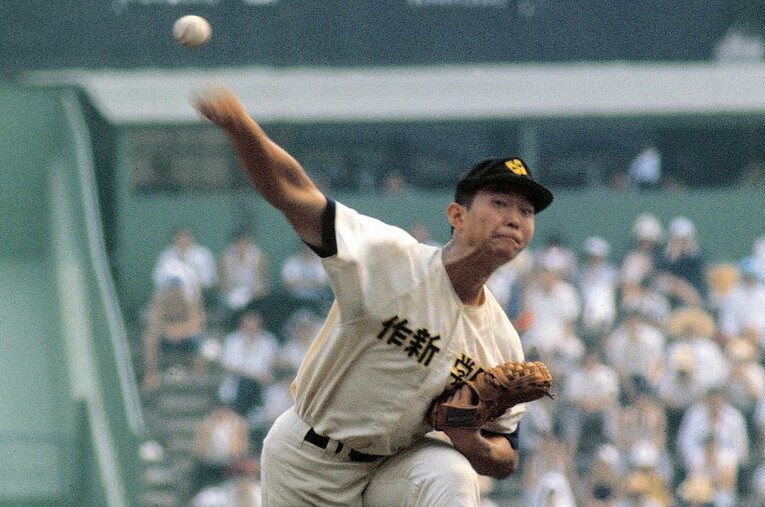 1973年、夏の甲子園で力投する江川卓。連投による疲労や得点力不足もあり、作新学院は2回戦で銚子商に敗れた ／ photograph by JIJI PRESS
