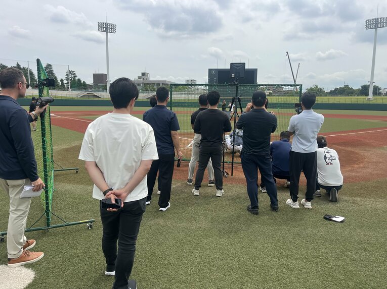 宮内の投球を熱心に見つめるMLBスカウトたち　©︎Norifumi Nishio