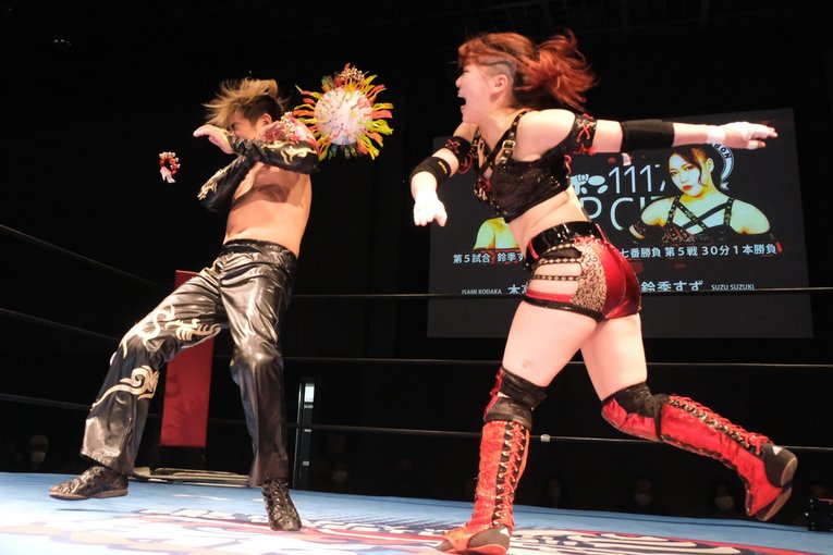 「いつか、傷だらけの背中でウェディングドレスを」 18歳の女子レスラー・鈴季すずが大流血を「嬉しい」と語る理由(33)