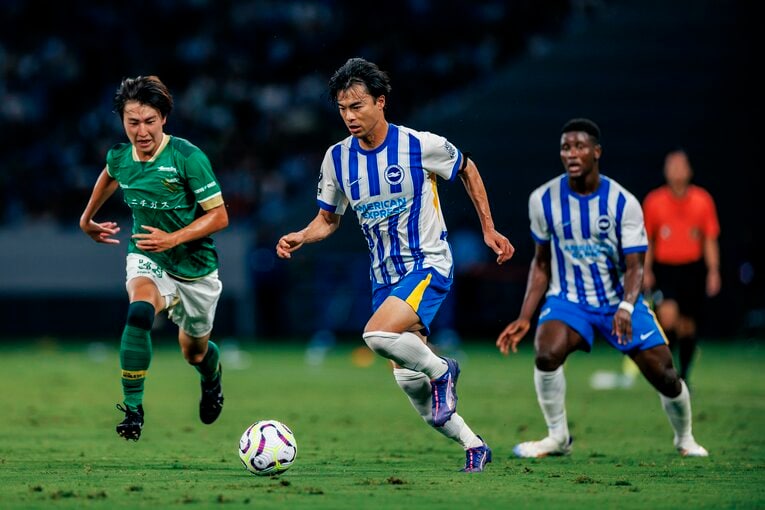 日本ツアーで三笘が見せた「ヒールターンからの必殺ドリブル突破とアウトサイドシュート」（全15枚）©Kiichi Matsumoto