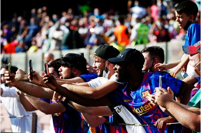 《メッシとロナウド不在の寂しさ》カメラマンが見たクラシコの新風景　17歳ガビや仲良しバルサ＆レアルサポ、殊勲ビニシウスへの“罵倒”(6)