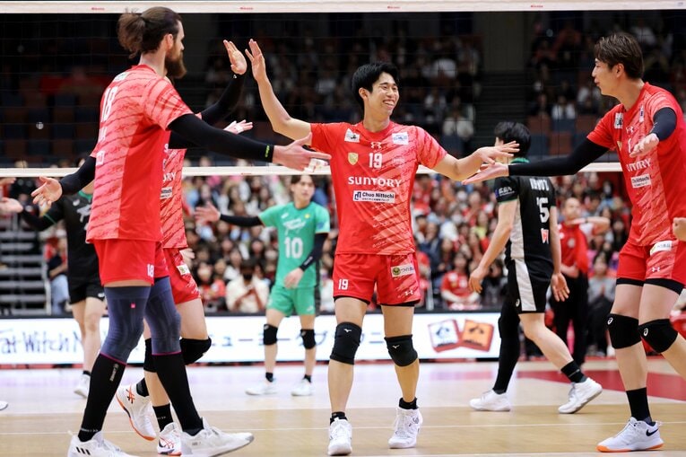 サントリーサンバーズ大阪に所属する甲斐孝太郎　©︎Naoki Nishimura/AFLO SPORT