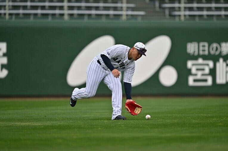 宮崎キャンプでは外野の守備練習も　©Naoya Sanuki
