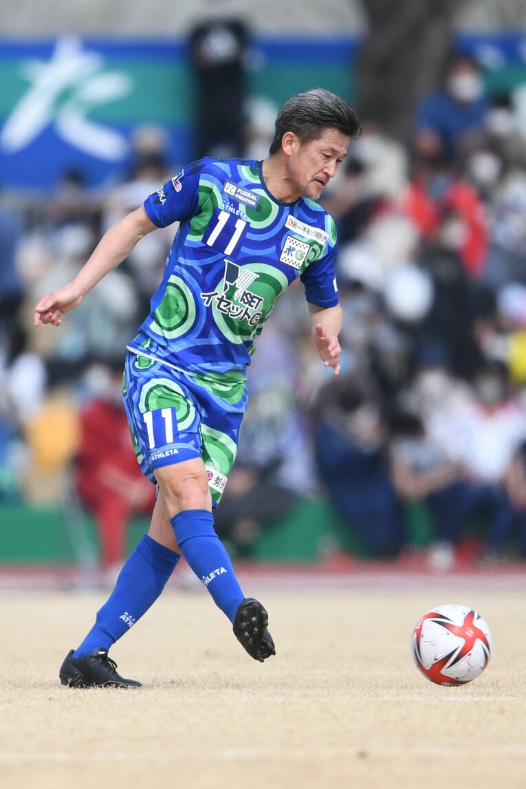 JFL開幕戦でプレーする三浦知良　©Masashi Hara