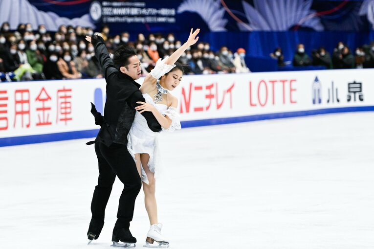 「すごい見つめられている感があって…」高橋大輔＆村元哉中が奏でる新たな関係性「音楽が鳴った瞬間、大ちゃんの目力が変わるんです」(85)