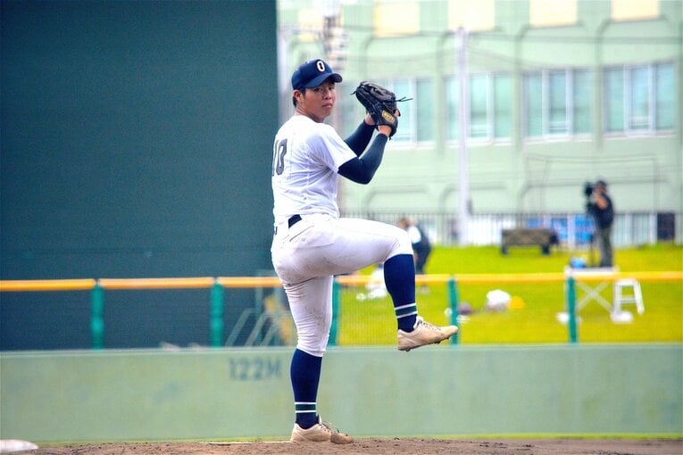 マウンドに立つ末吉　©Takarin Matsunaga