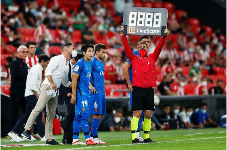 久保建英を間近で撮って気づいた《試合前ルーティンとファールを受けた後のクセ》 韓国の至宝イ・ガンインとの共存はどうなる？(35)