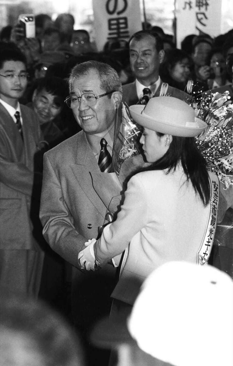 阪神監督就任時の野村克也。当初は岡田彰布といい関係だったが…　©BUNGEISHUNJU