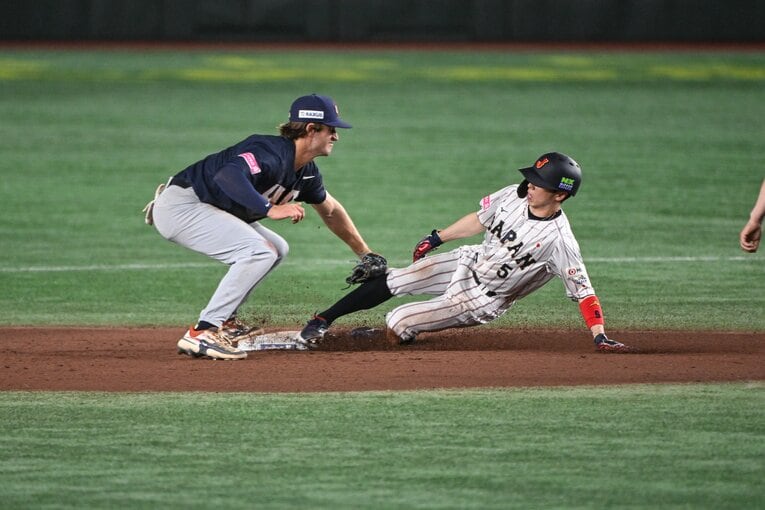 プレミア12米国戦、牽制に飛び出した五十幡は盗塁死　©Nanae Suzuki